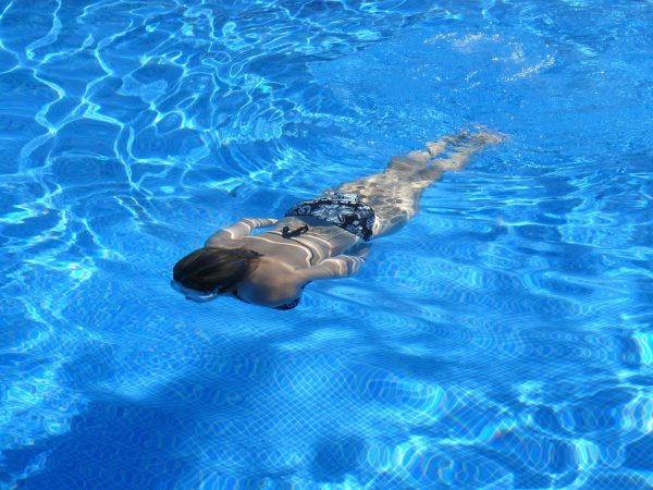 Kristallklares Wasser im Pool ganz ohne Chlor